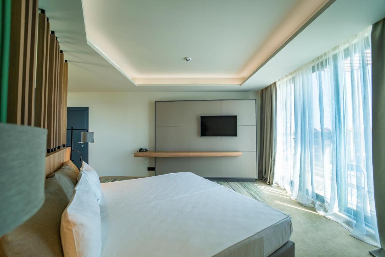 Hvd Reina Del Mar - Premium Spa Service & Free Parking Obzor Exterior photo