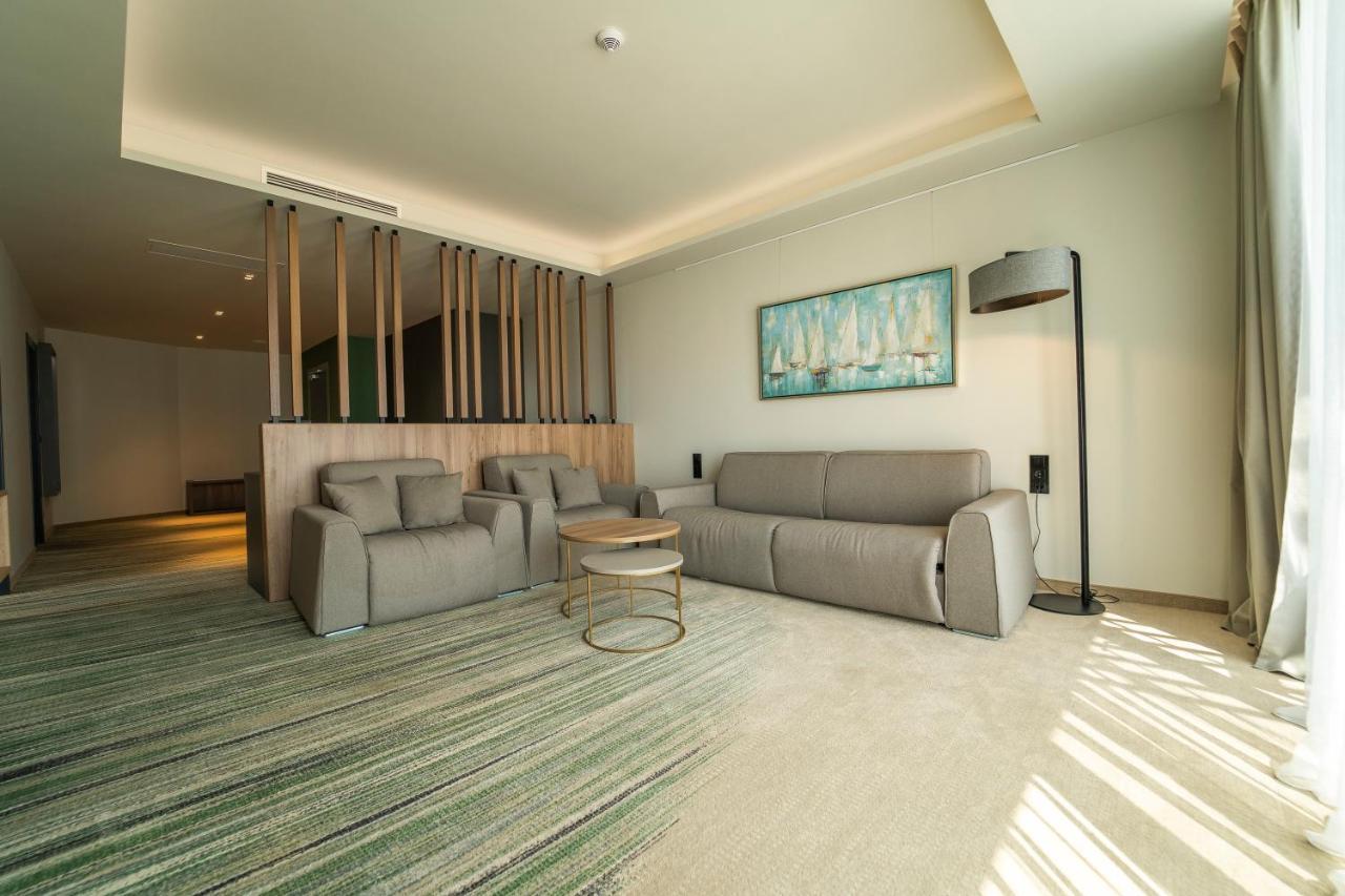 Hvd Reina Del Mar - Premium Spa Service & Free Parking Obzor Exterior photo